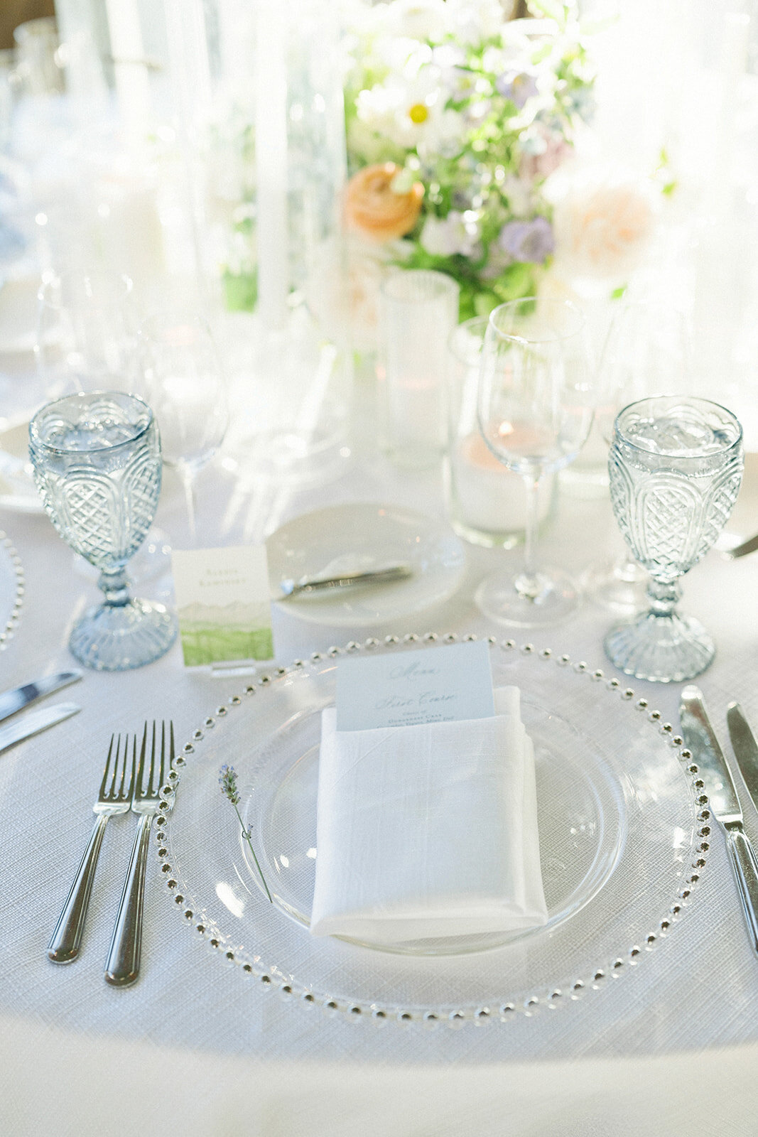 table-placesetting-closeup-aspen-HBICWeddings