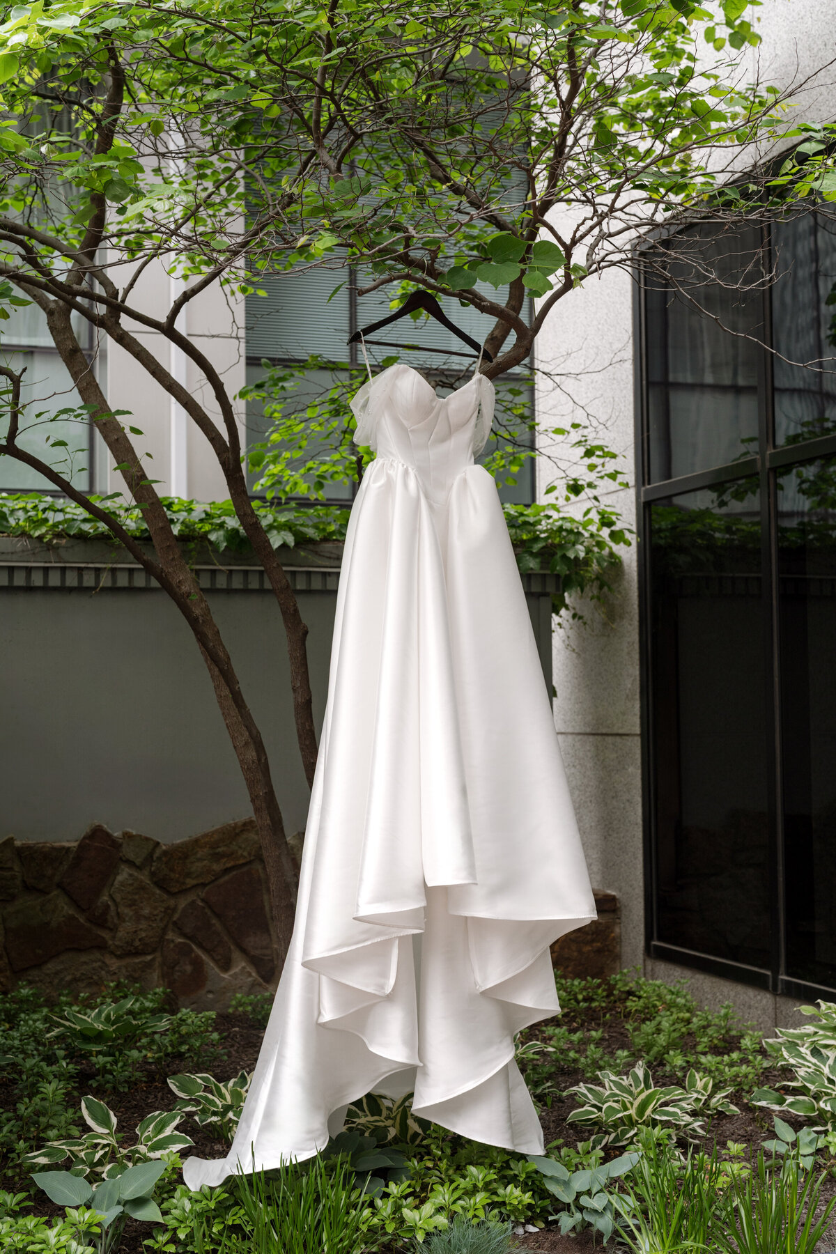 Aspen-Avenue-Berlez-Chicago-Wedding-Photographer-Great-Events-Epic-Events-Rockwell-on-the-River-Entertaining-Company-Jewish-Wedding-Editorial-1