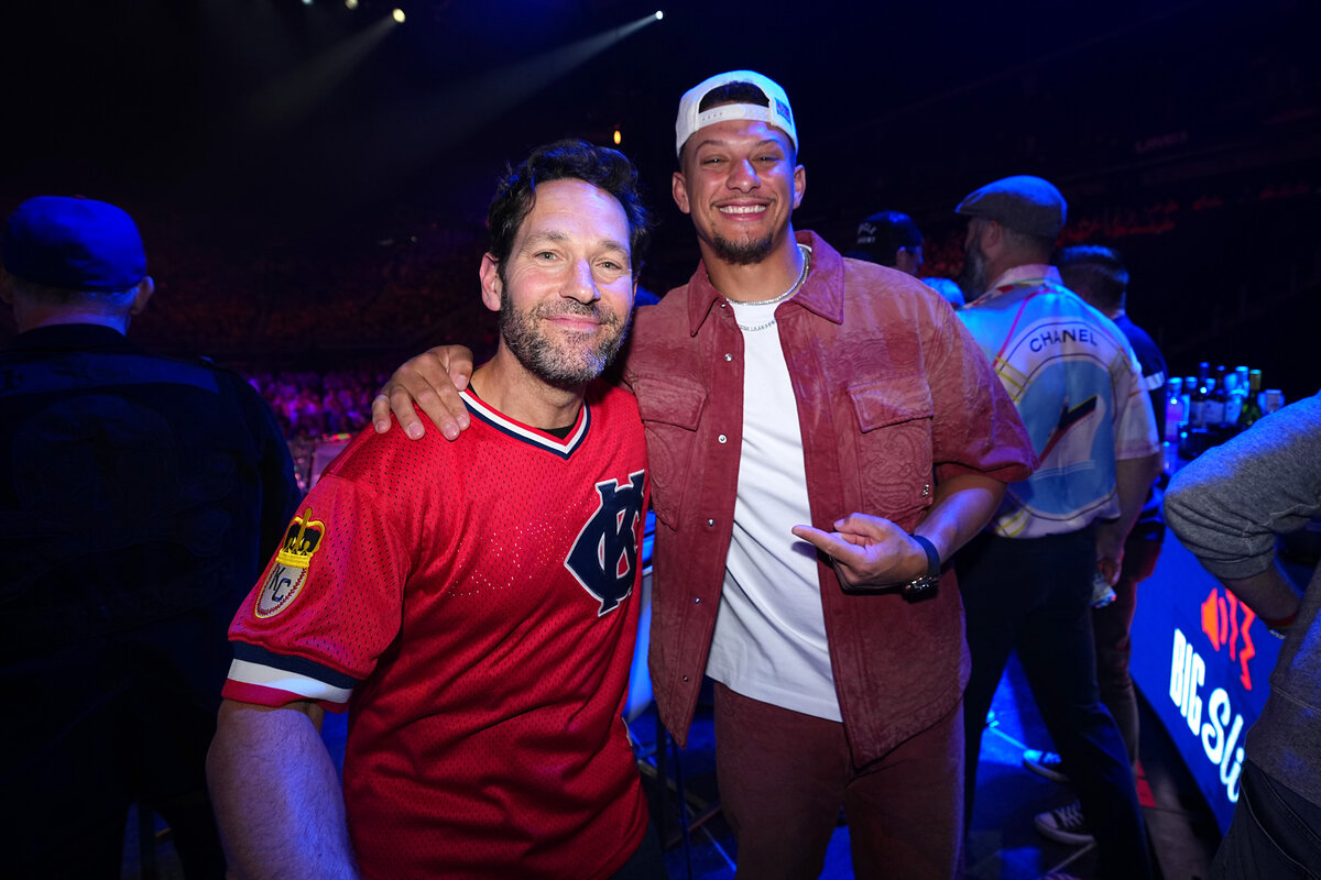 kansas-city-event-photography-0277-paul-rudd-patrick-mahomes-smiling