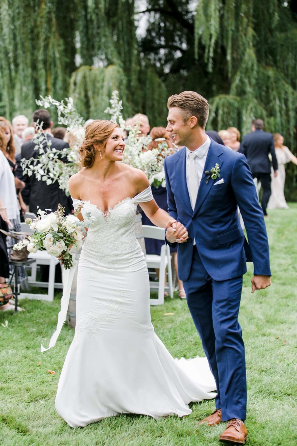 wedding-ceremony-at-aurora-cellars-in-lake-leelanau