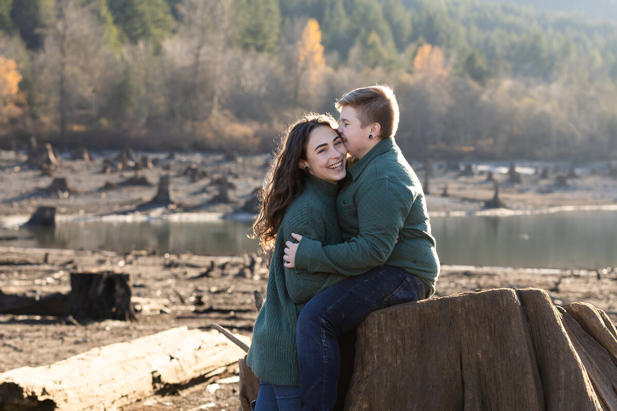 Engagement photography session at Rattlesnake lake in snoqualmie washington- 4