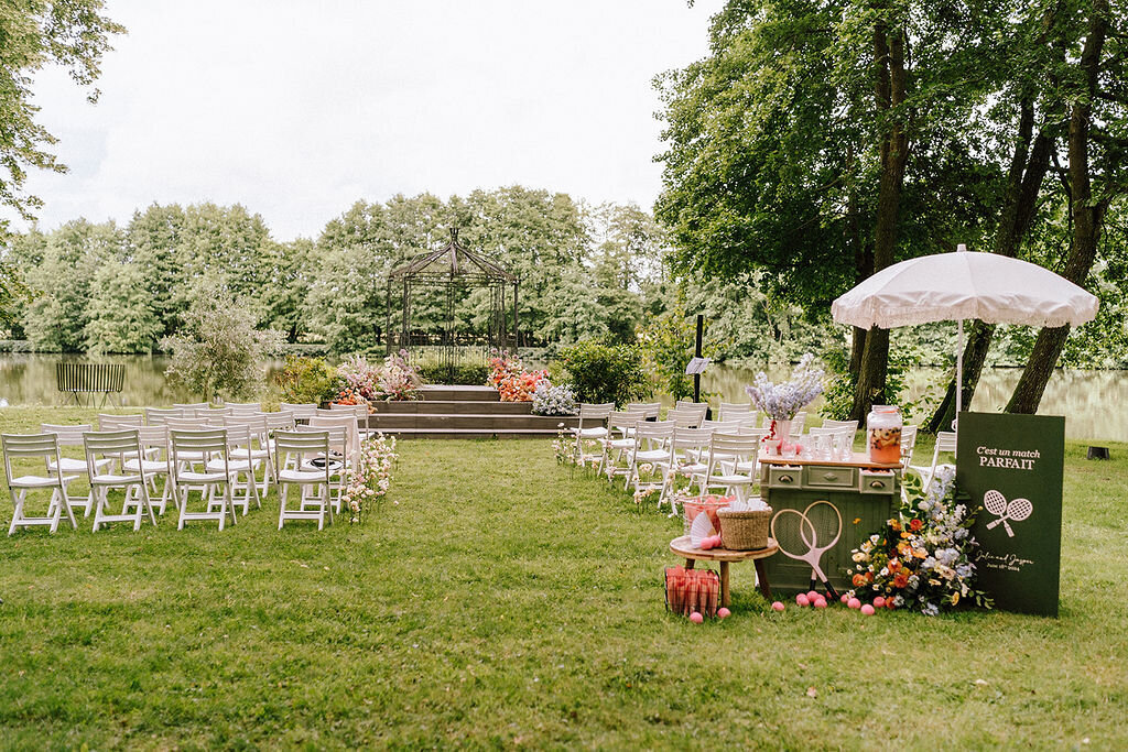 ceremonie-de-mariage-exterieur-elegante-et-coloree2