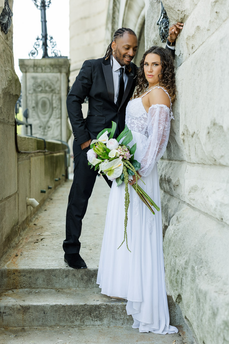wedding-2nd-shooter-bride-leaning-13584