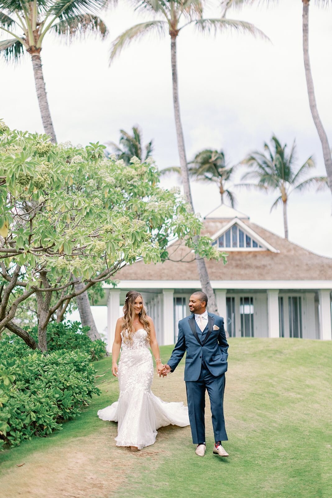 couple-tropical-wedding-april