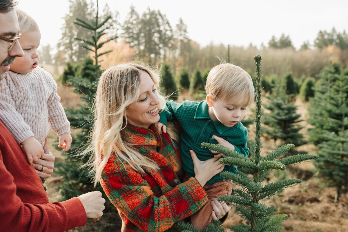 Portland-Oregon-Christmas-Tree-Farm-Mini-Session-Mountain-Laurel-Photo-458