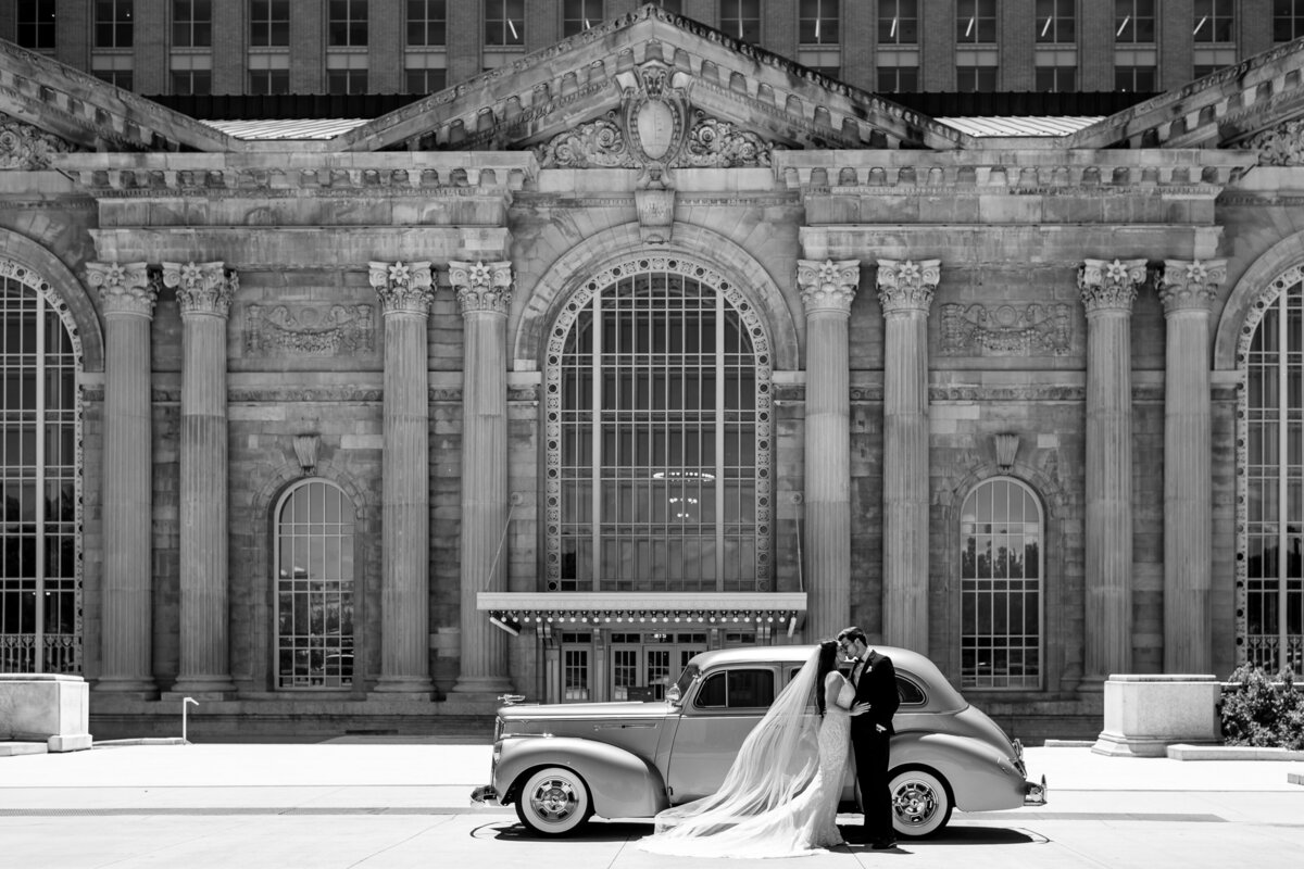 book-tower-detroit-luxury-wedding-photo-34