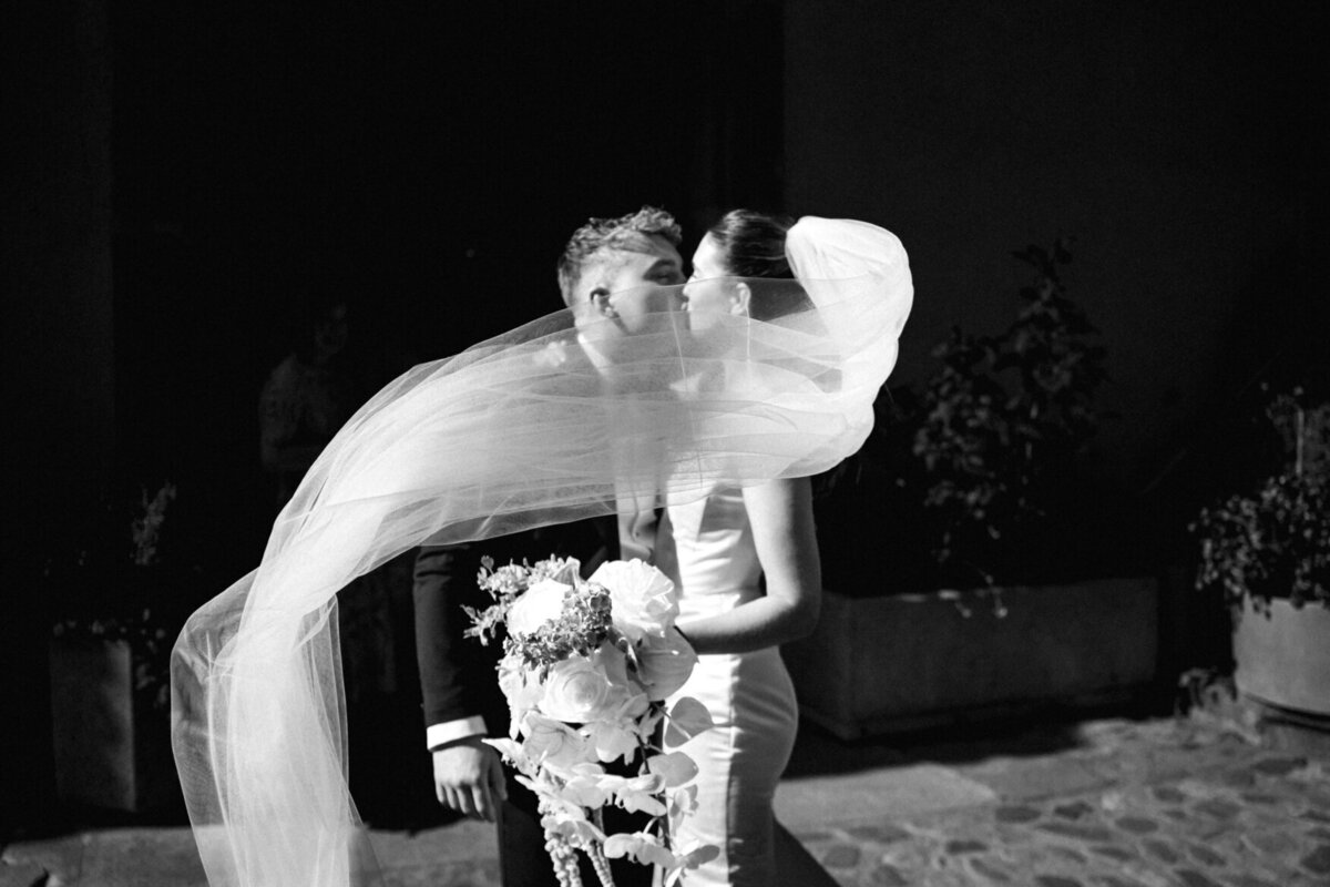 bride-church-exit-white-orchid-wedding-bouquet-france3