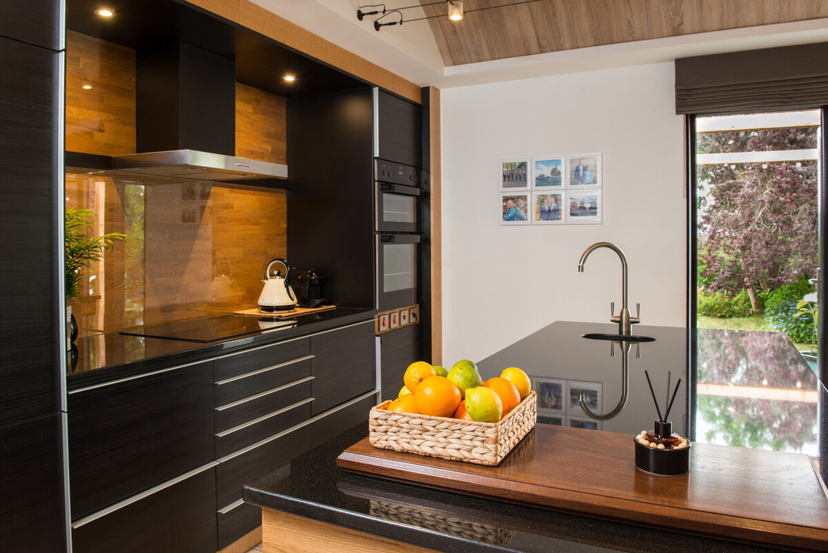 Black gloss modern kitchen