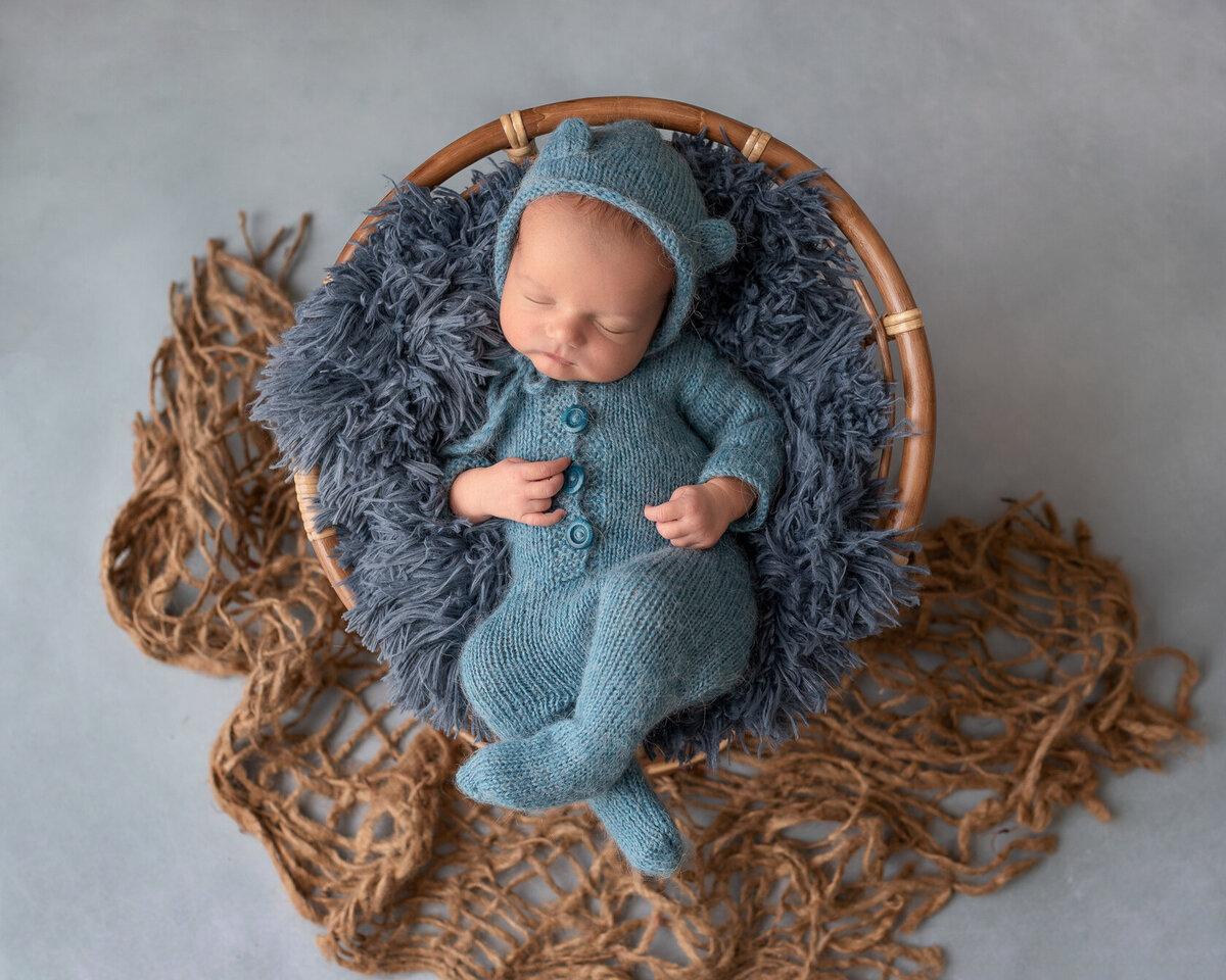 Newborn photo session in Boho by Laura King
