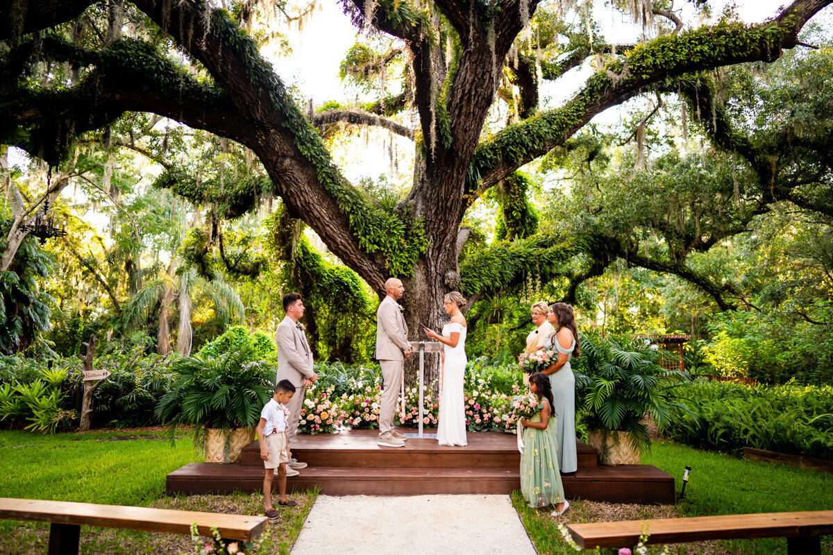 maddness-photo-del-favero-oasis-vow-renewal-chantilly-chic-celebrations-13