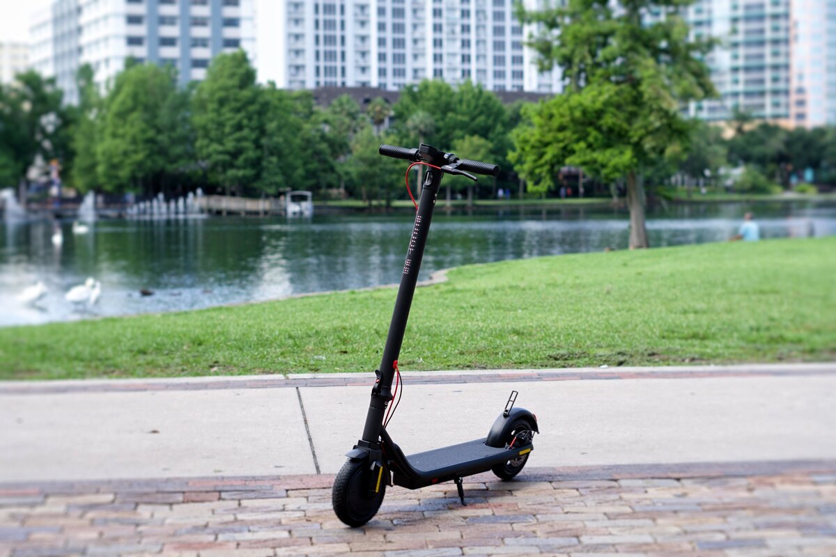 Scoot E-3 by Lake Eola