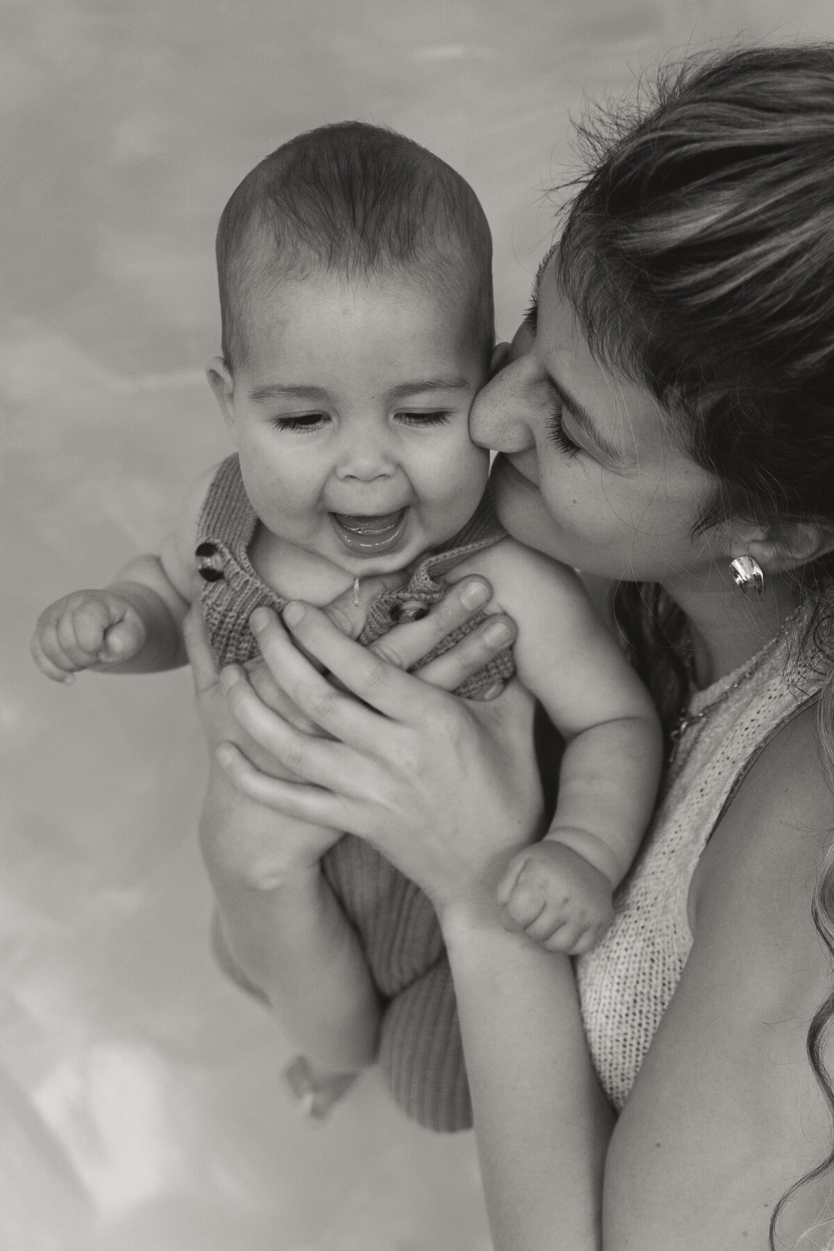 newborn fotograaf - zwangerschapsfotografie - videograaf - Sint-Niklaas - Pictures by Jess - mama en baby shoot