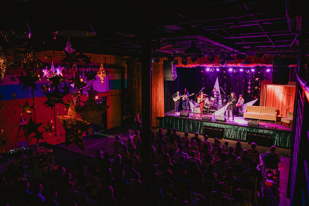 26.5.eastside-bowl-bowling-alley-prom-inspired-wedding-modern-vintage-events