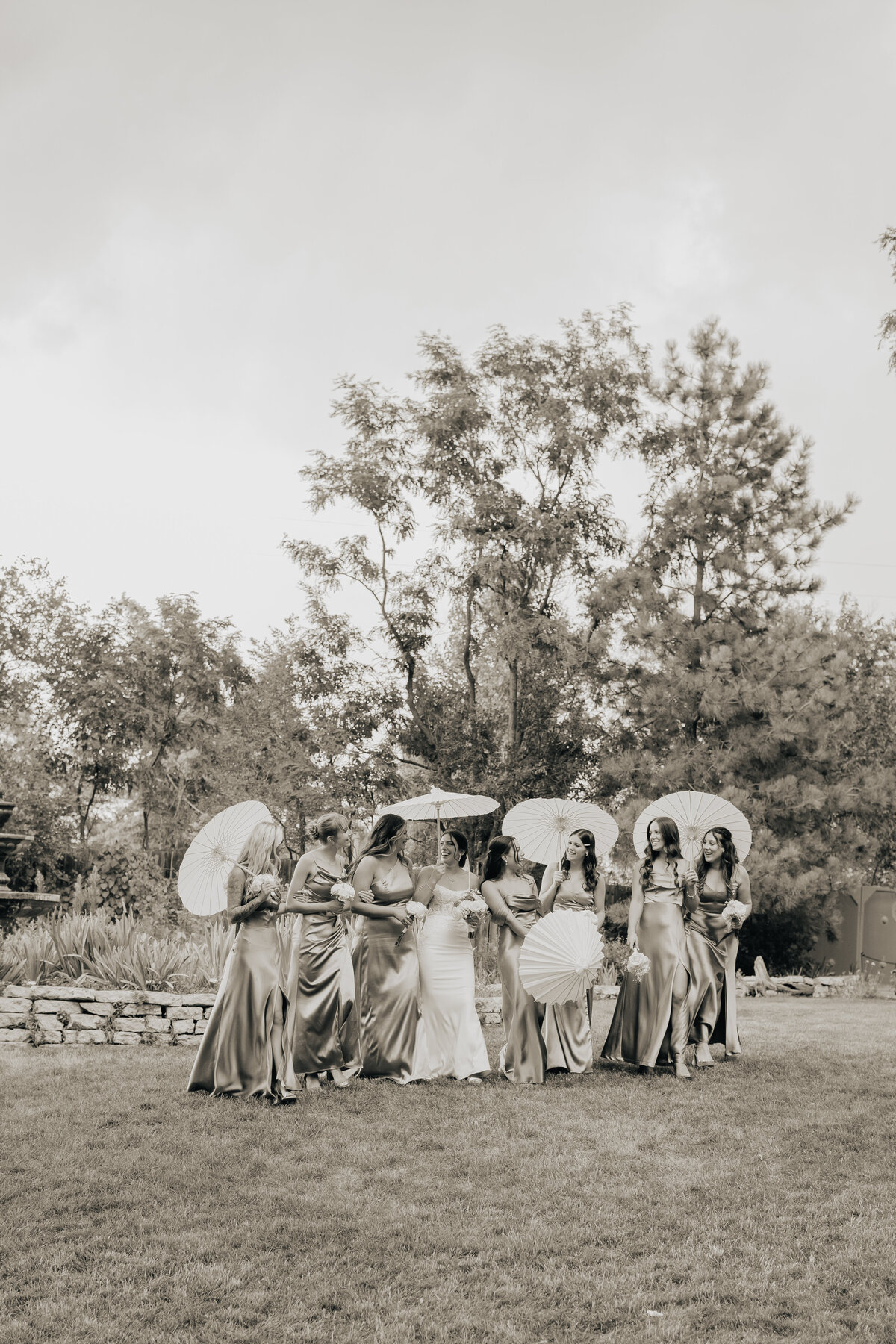 candid wedding images