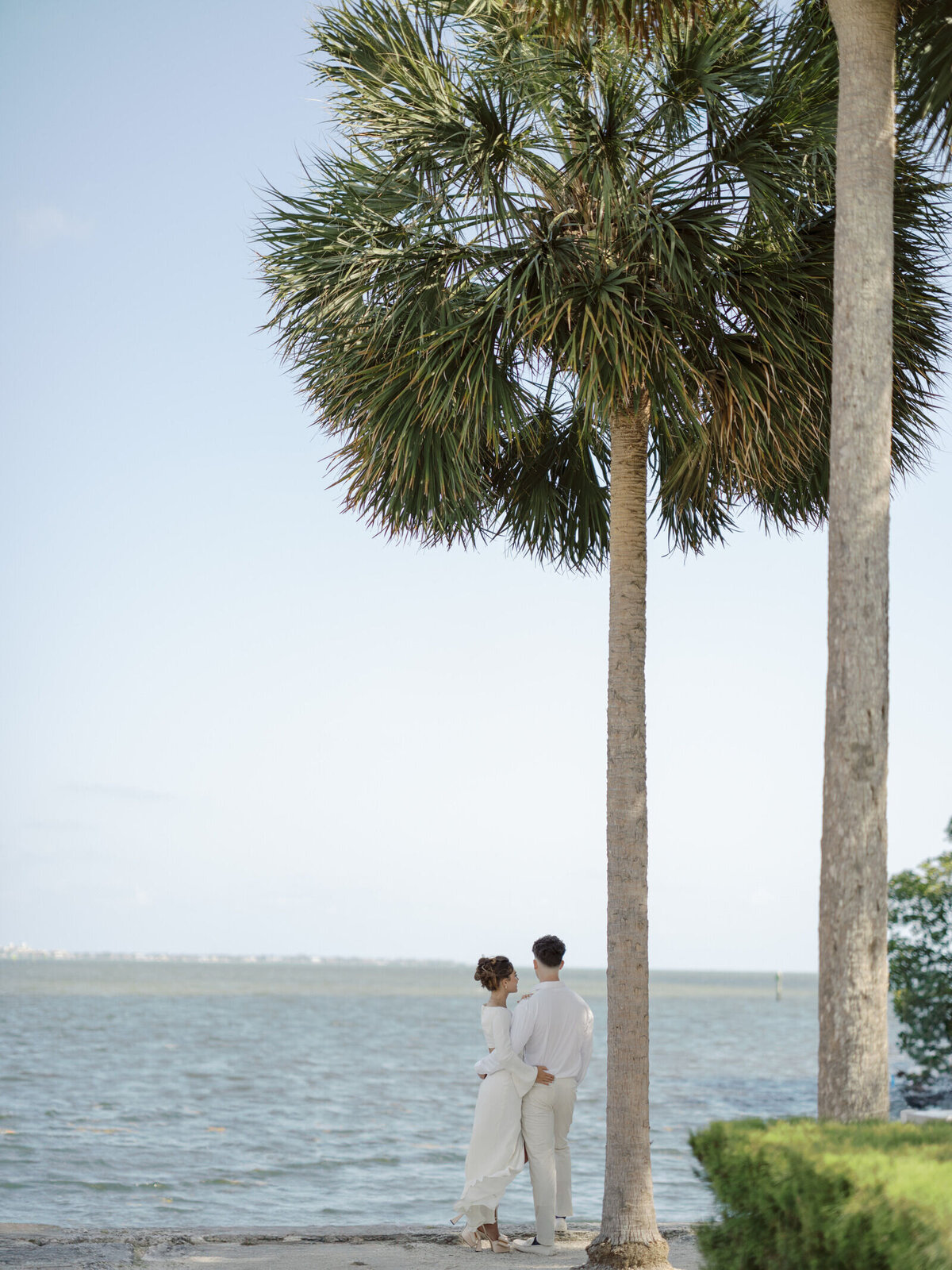 vizcaya-engagement-couple-waterside