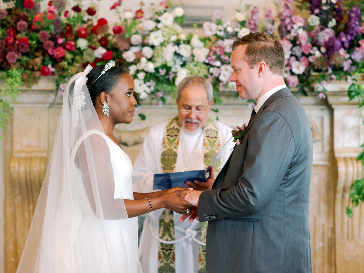 casa-dos-penedos-portugal-wedding-indoor-ceremony