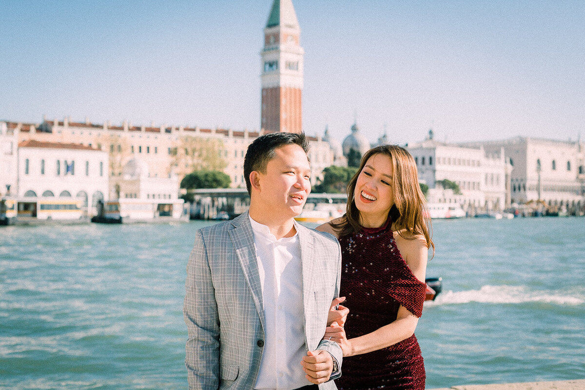 Venice-taxi-boat-luxury-photoshoot-couple-wedding13