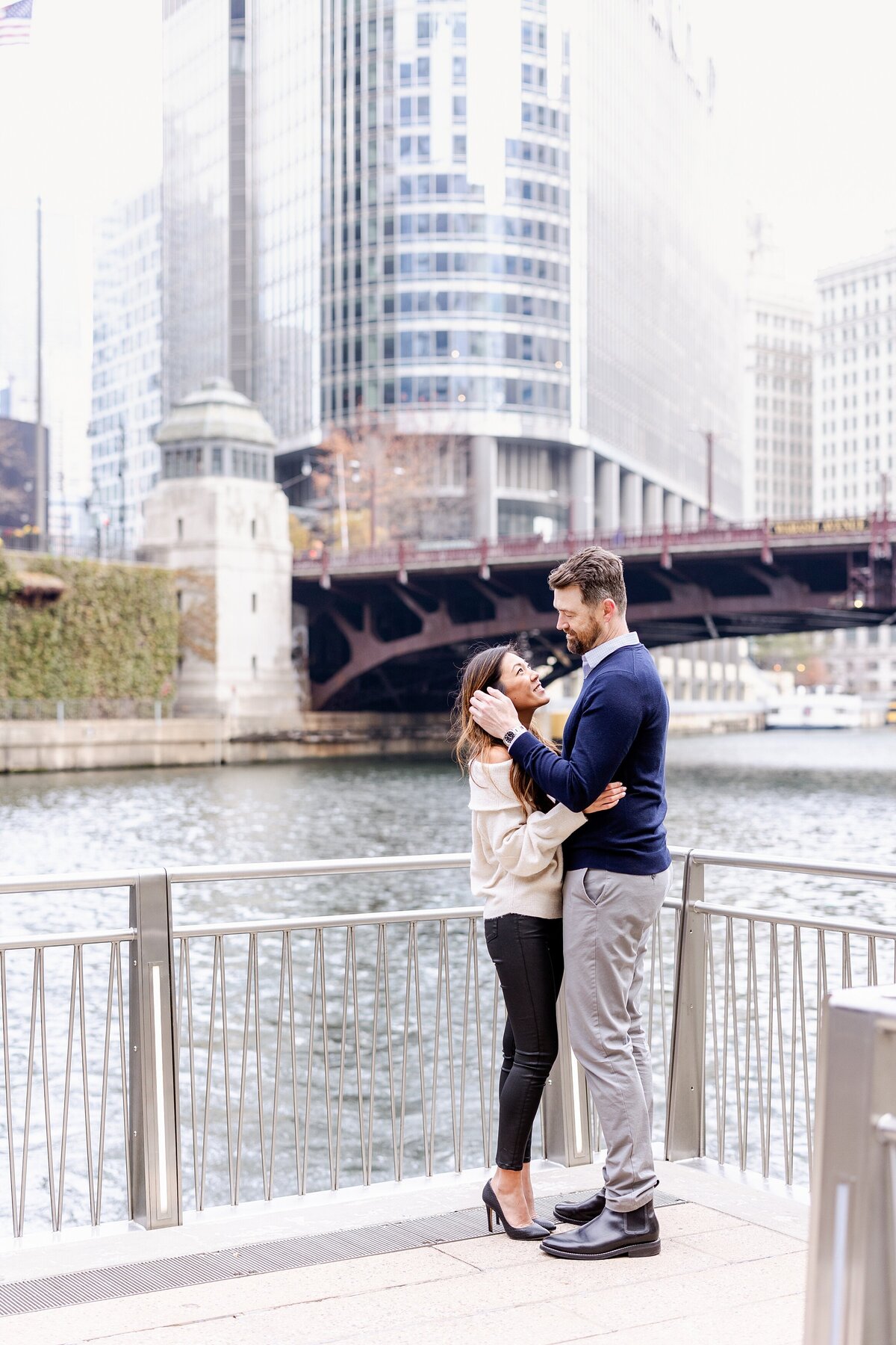 downtown-chicago-fall-engagement-session-jenna-sean_0014