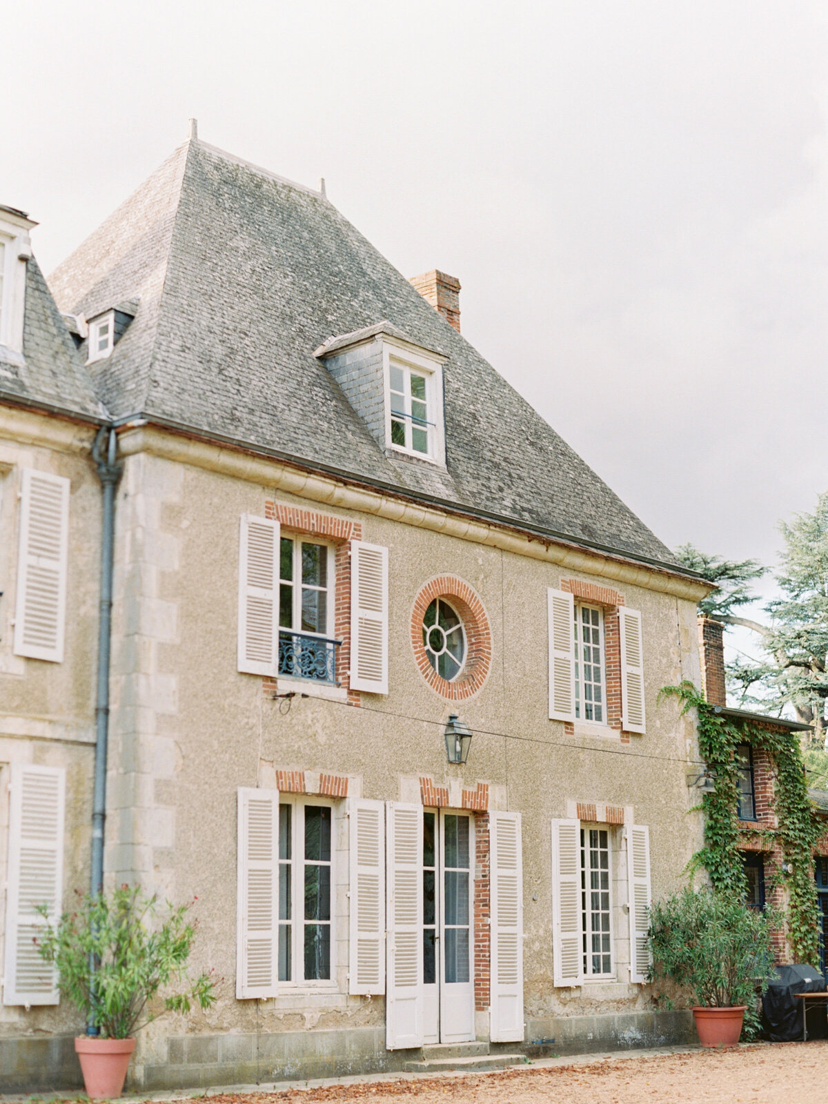 chateau-bouthonvilliers-wedding-paris-wedding-photographer-mackenzie-reiter-photography-23