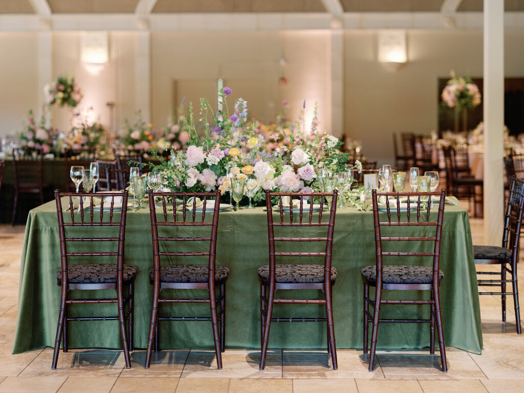 kings table arrangement , table meadow, garden feeling, long table