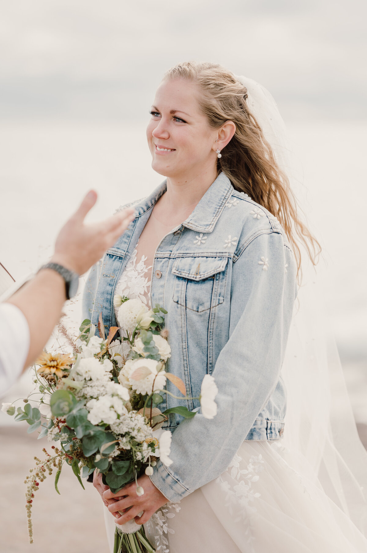 boho bride listen to her man talk