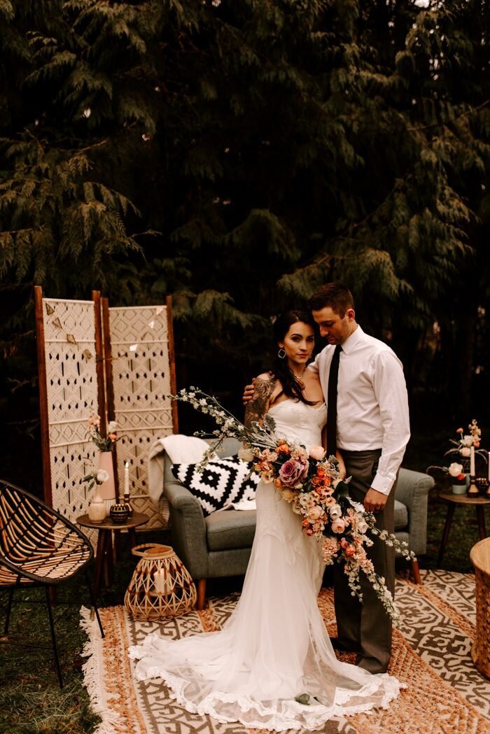 this-oregon-forest-wedding-shoot-will-inspire-you-to-give-your-boho-style-a-twist-of-modern-luxury-baylee-dennis-photography-19-700x1049 (1)