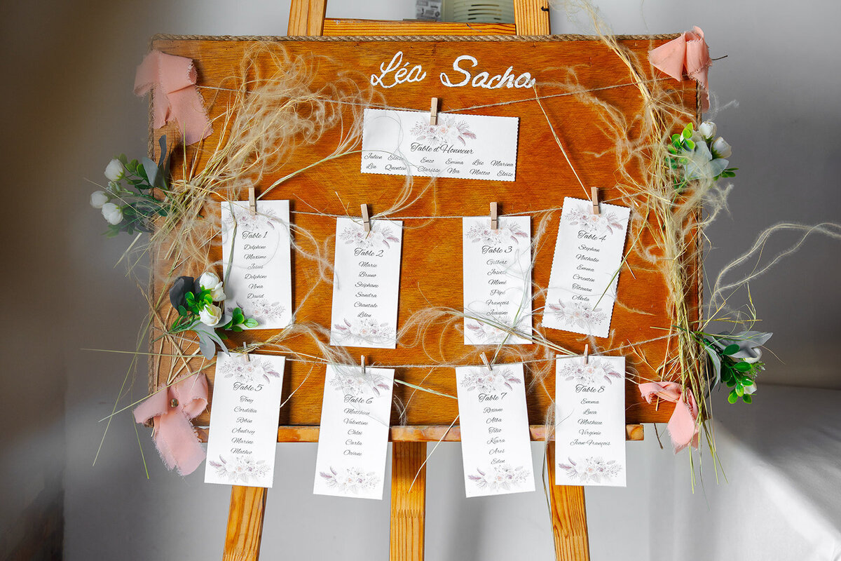 mariage-en-provence-couple-maries-plan-de-table