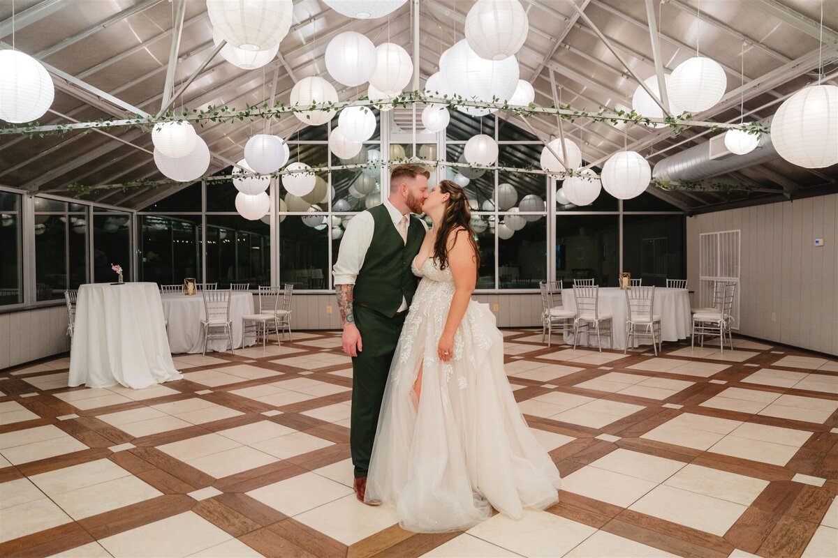 Rachael&Patrick-Wedding-Farmington-Gardens-Couple-Portraits-66_websize