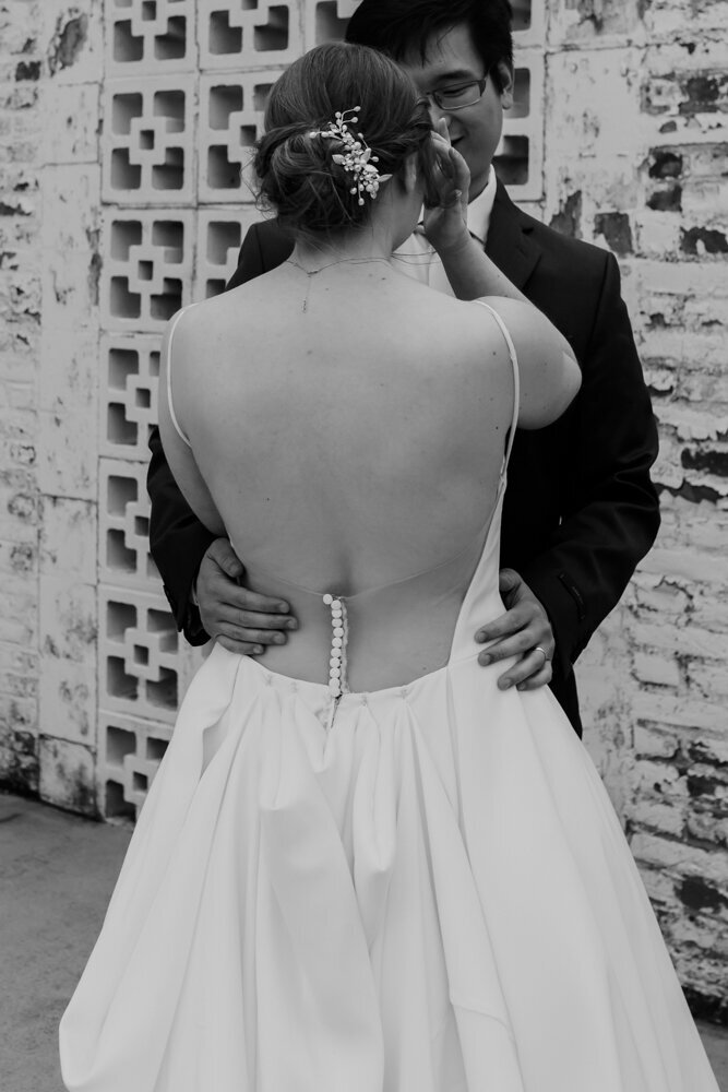 des-moines-wedding-photographer-intimate-moment-black-and-white-sister-hill-manchester-iowa-storyteller-collective-photo-co