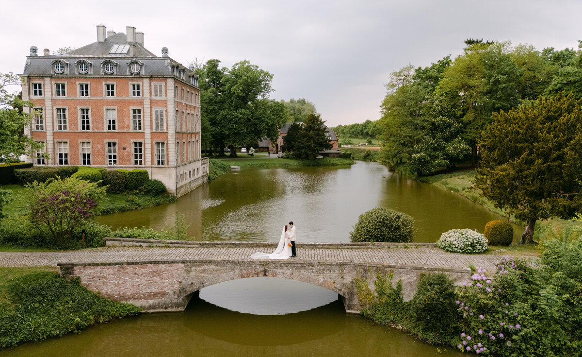 een tropische trouw met veel reiselementen in het Neerhof te Kruisem - Lozer Kasteel