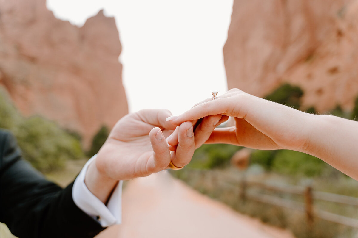 gardengods-elopement-photographer-478