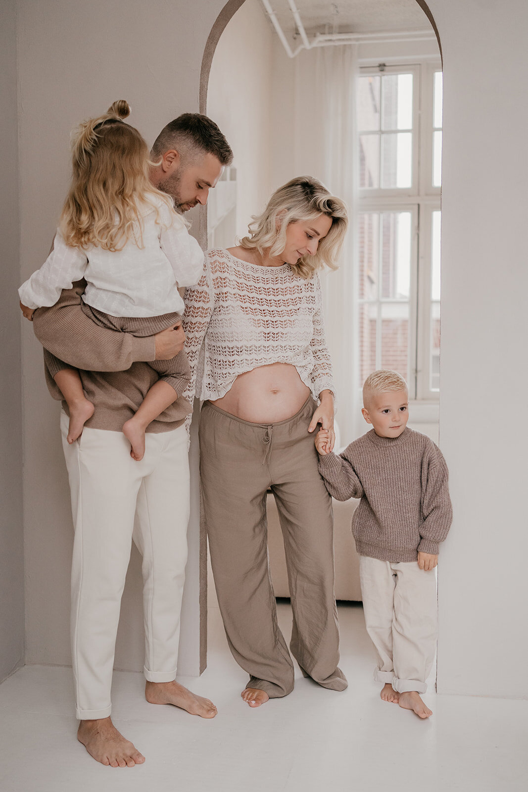 Leukfotografie-zwangerschapsfotografie-studio-the-loft-Attelier oost-puur-ongedwongen.jpg-6