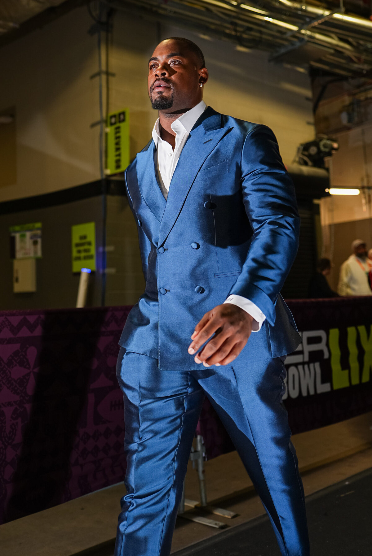 kansas-city-sports-photography-chiefs-0081-athlete-walking-blue-suit