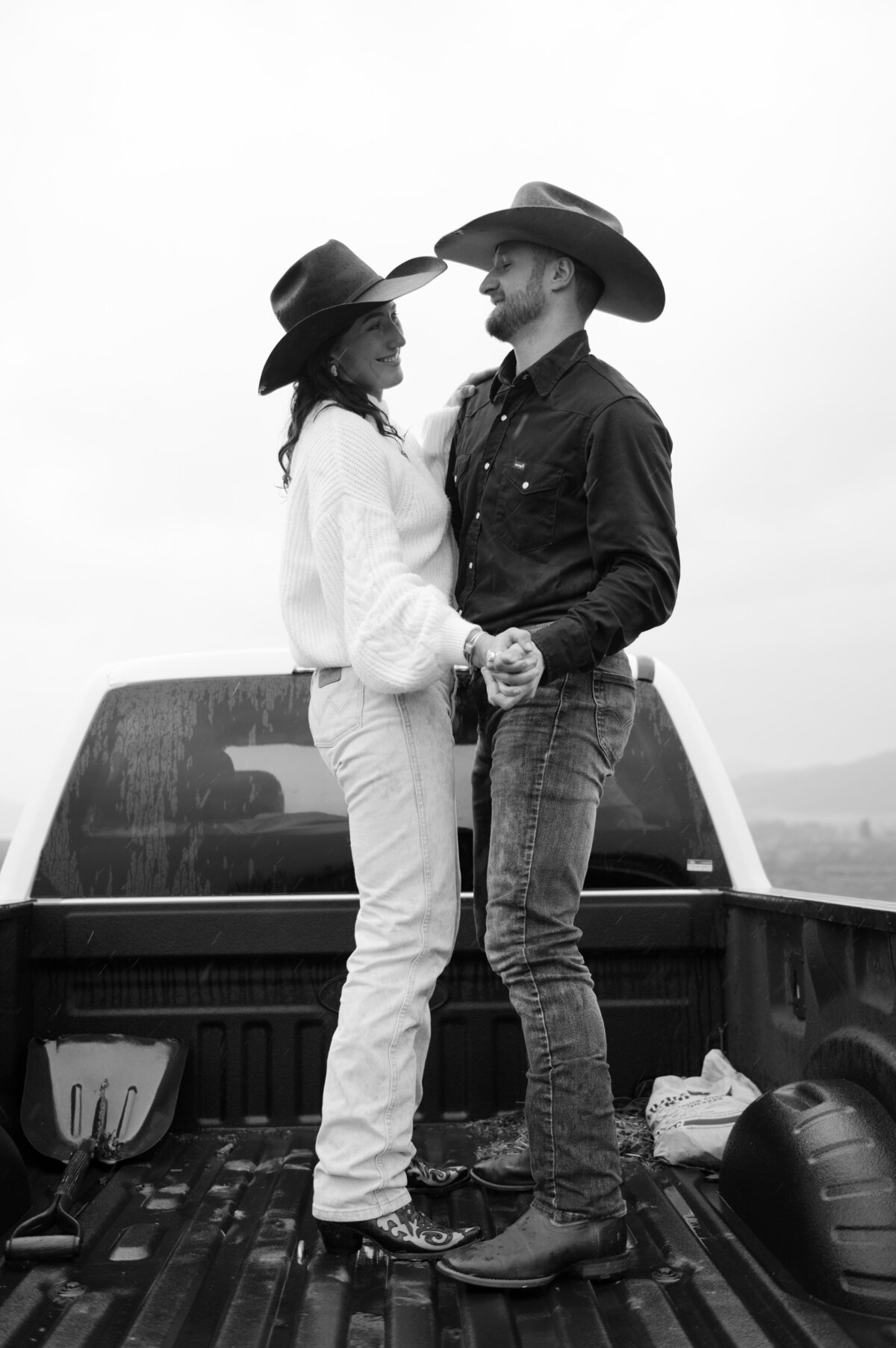 presley-gray-photo-montana-western-style-engagement-3959-2