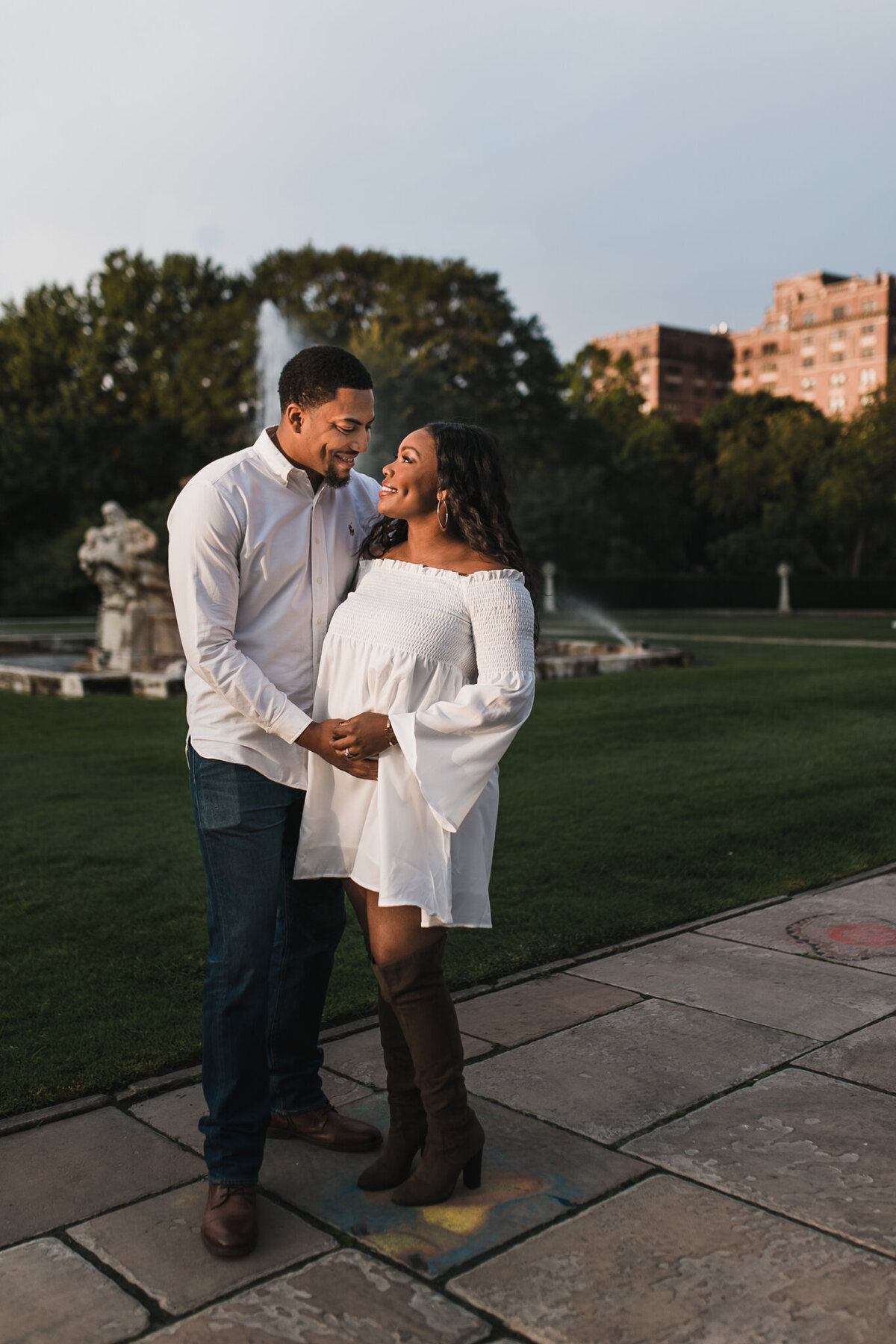 Maternity photoshoot with woman and man.