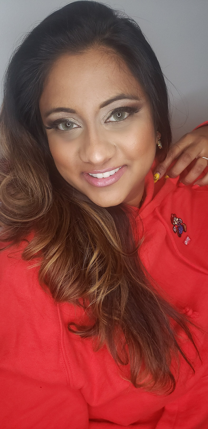 Beauty headshot with glossy eyelids and nude lipstick – styled by Lydia Arroyo.