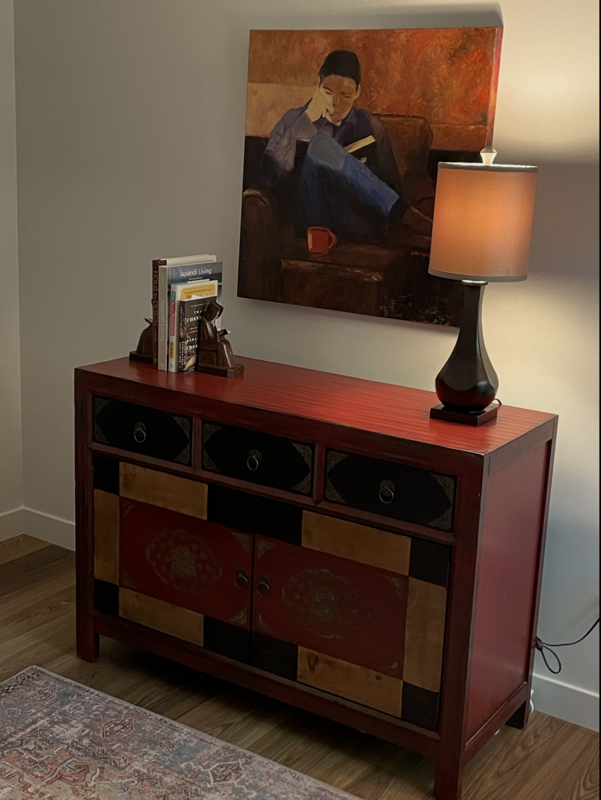 Dresser - Lori