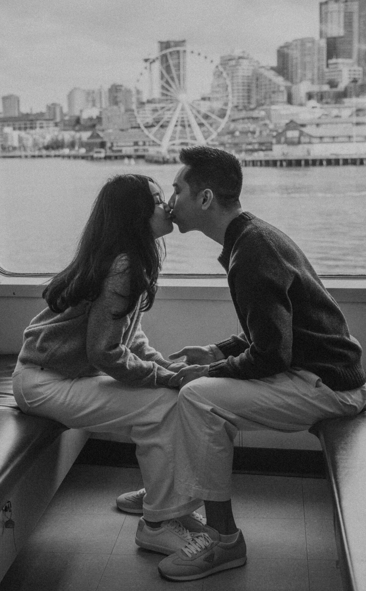 seattle-ferry-engagement-08303-2
