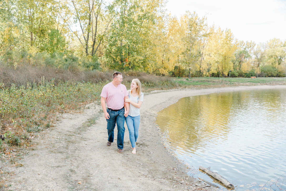 dakota-nature-park-brookings-sd-engagement-session (21)