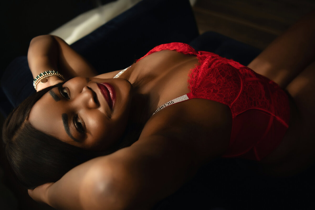 boudoir photographer in Vancouver to WOC