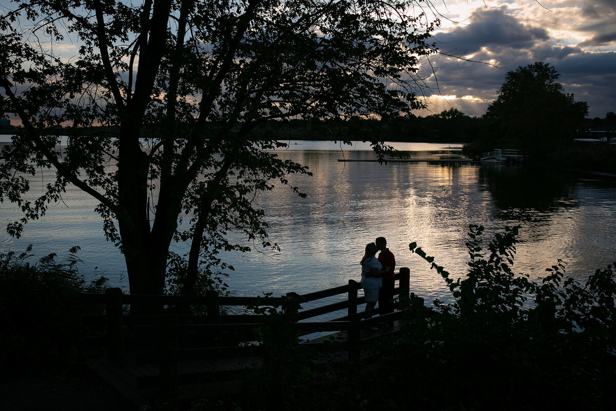 overpeck-county-park-engagement-session-photos