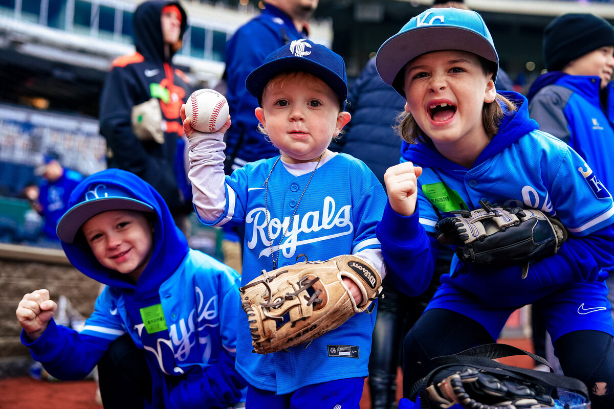 kansas-city-sports-photography-0233-kids-in-royals-gear