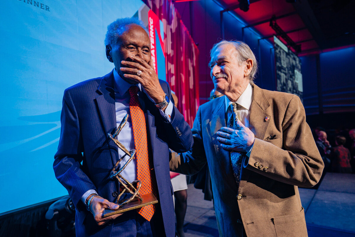 kansas-city-event-photography-0006-two-men-speaking-on-stage