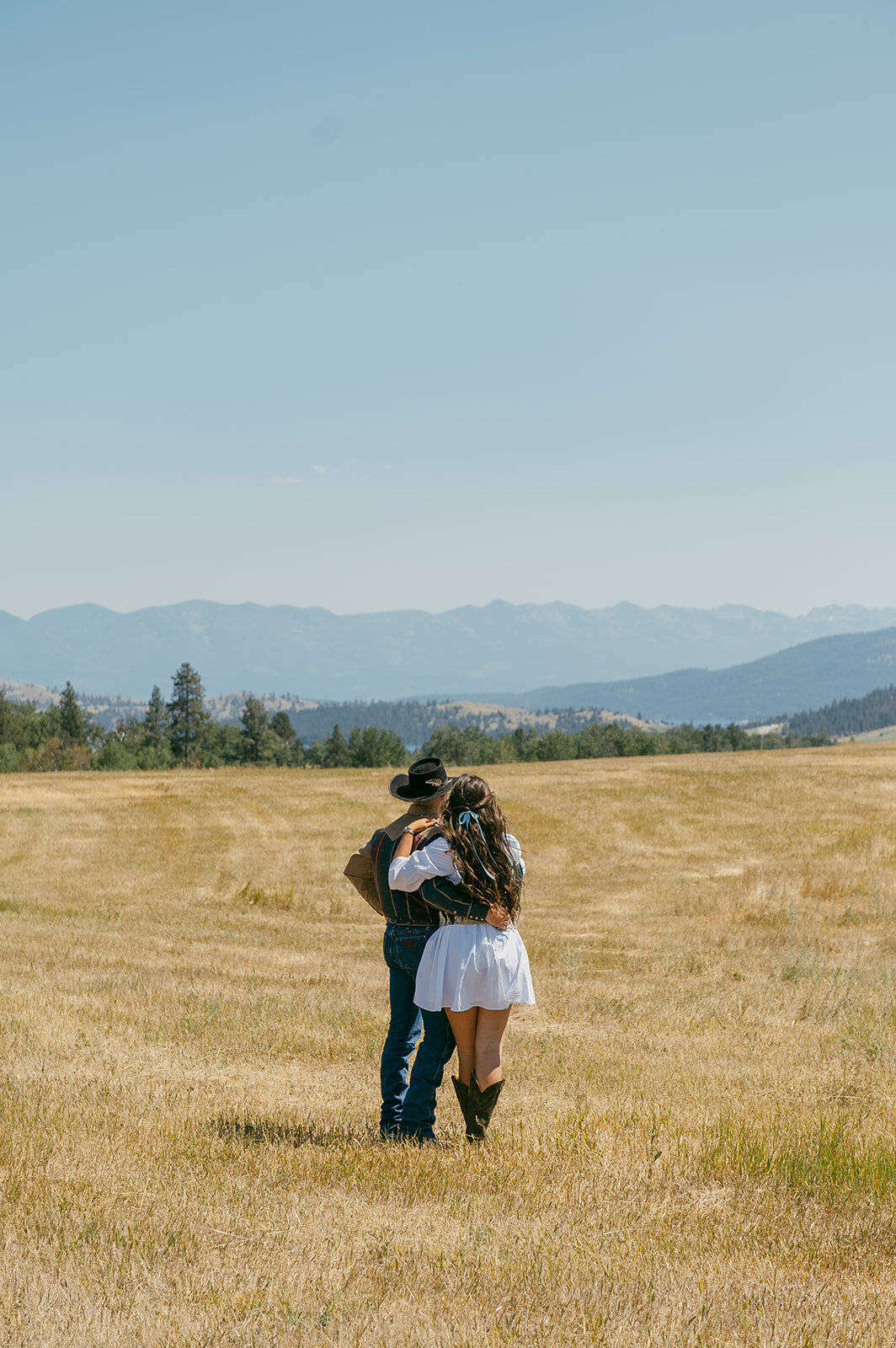 presley-gray-photo-haybale-forest-montana-elopement-7973