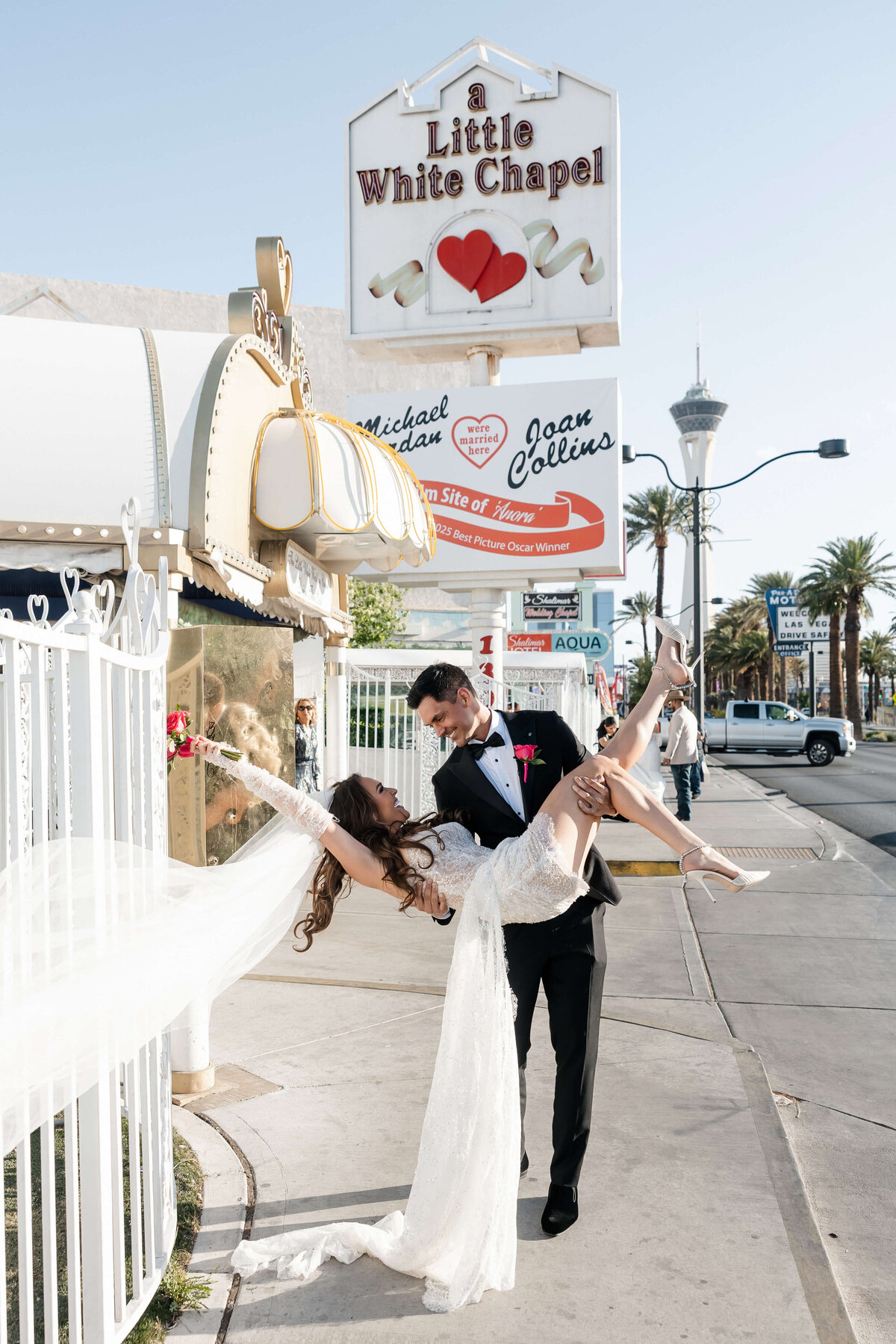 48riskyexposure_alexis-tyler_las-vegas-elopement-photography