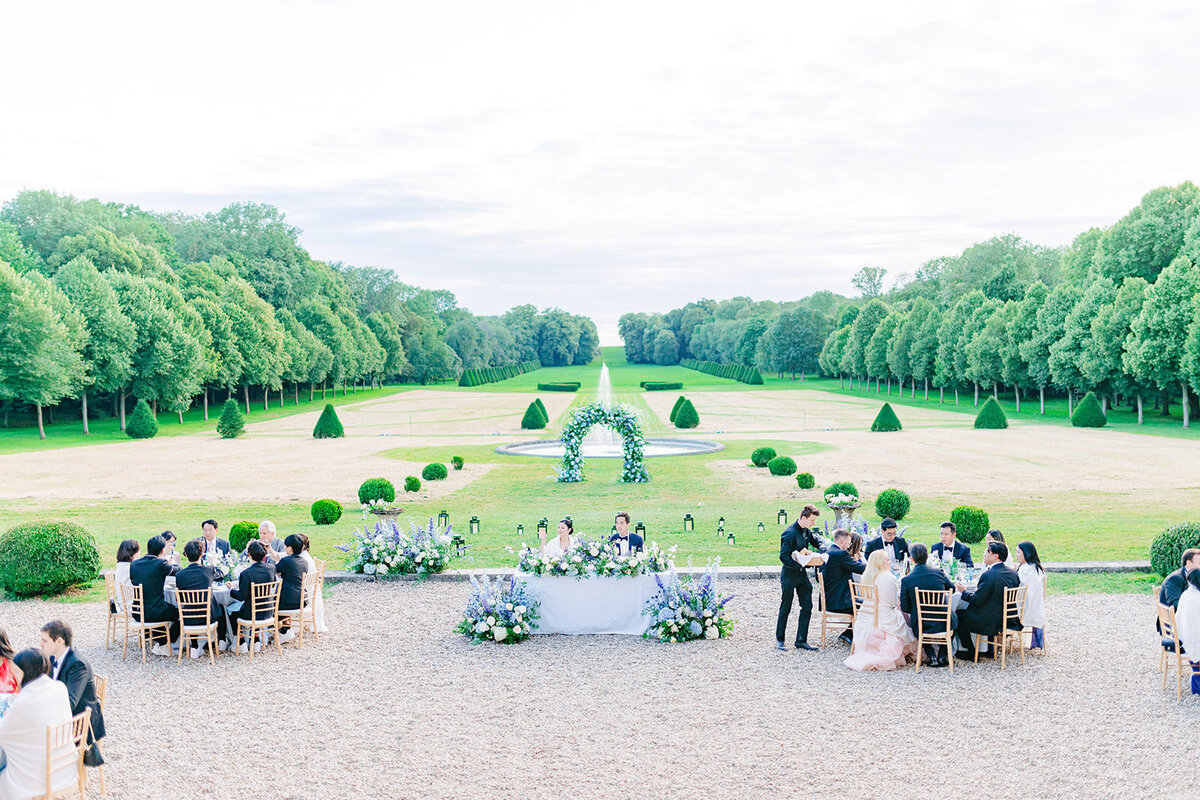 MorganeBallPhotography-Wedding-ZoeEdward-11-ChateauChamplatreux-Dinner-282-3808