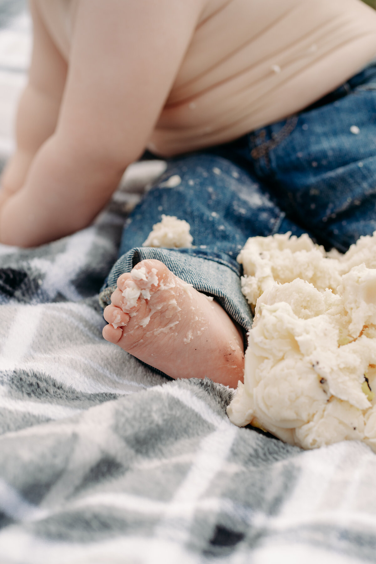 Leo-First-Birthday-Cake-Smash-Milestone-Santana-Block-Photography-Clinton-New-York-101