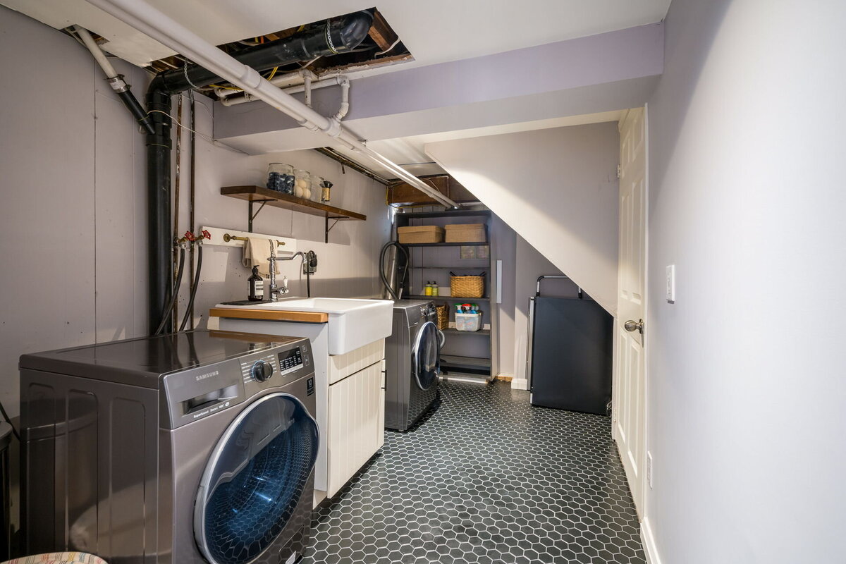 114-web-or-mls-59_001_Laundry Room