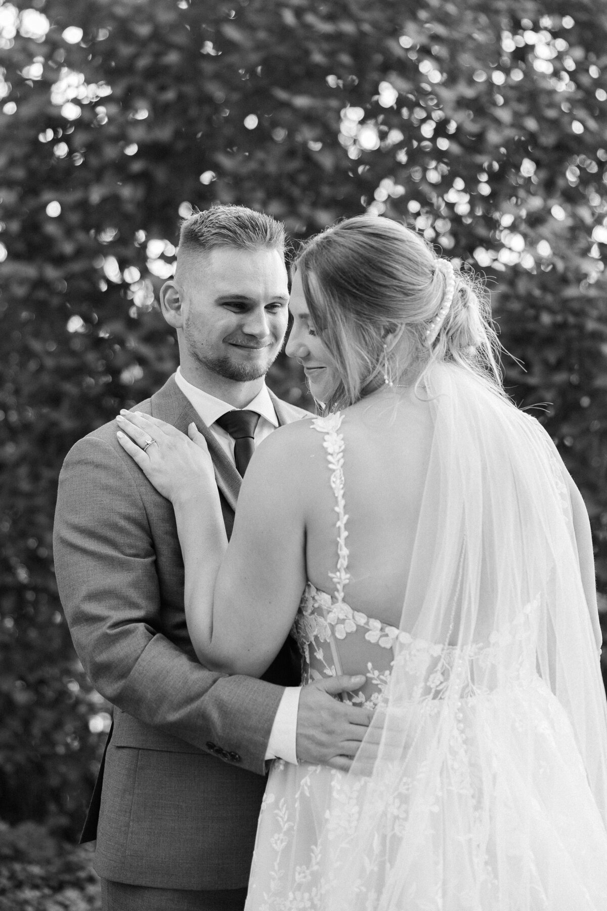 Bride + Groom Portraits-20