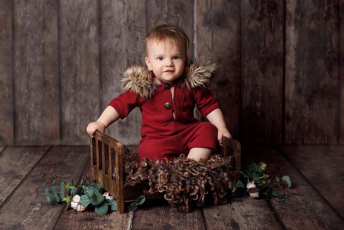 mobile-inhome-cakesmash-photography_vancouver-fraser-valley_1-year-milestone-boy-red-romper